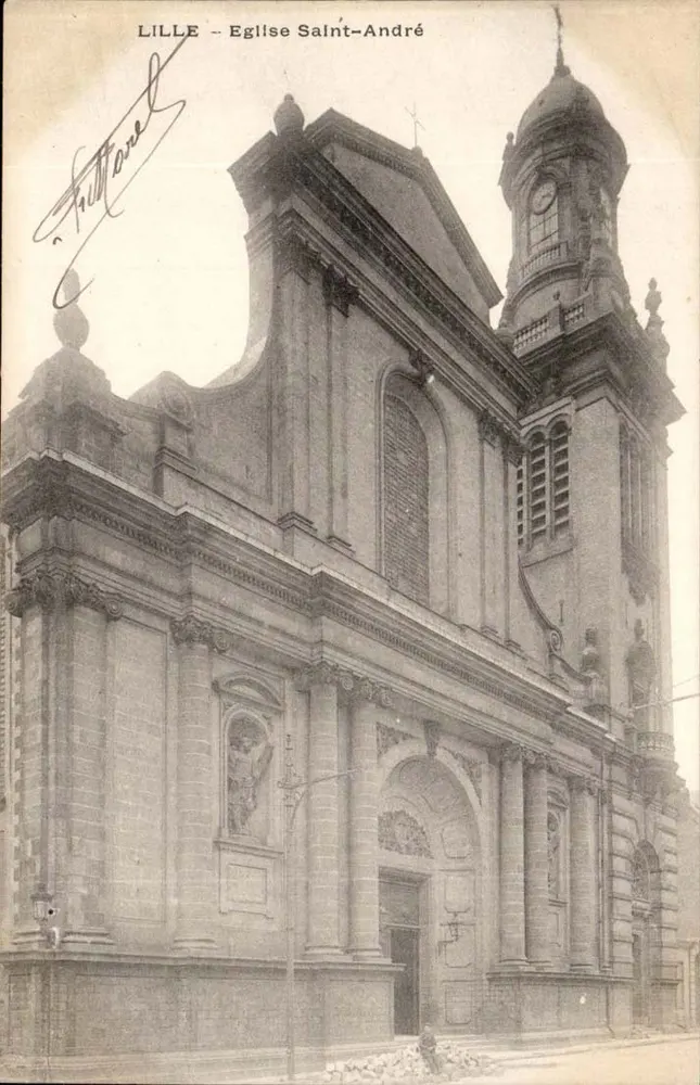 LILLE - Igreja Saint-André — vista da fachada com sino de relógio — editor Chittoré - Frente