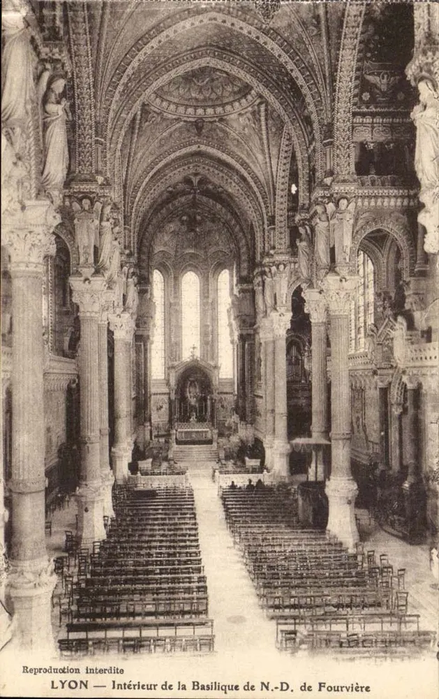 LYON — Innenansicht der Basilika N.-D. de Fourvière - Vorderseite