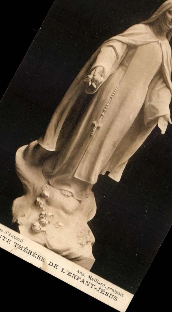 Santa Térèsa da Criança Jesus — estátua esculpida por Aug. Maillard — editor Aug. Maillard, Paris - Frente