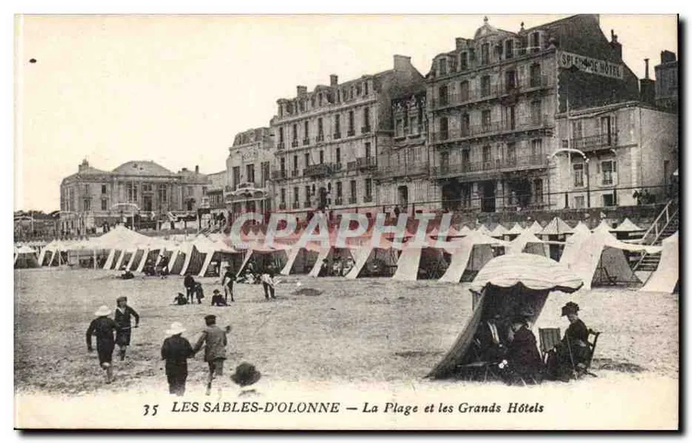 Les Sables-d'Olonne — A Praia e os Grandes Hotéis — editor: Carte Postale - Frente