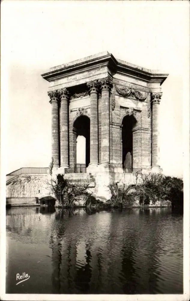 O Castelo-d'Água — Montpellier (Hérault) — Edições Rella - Frente