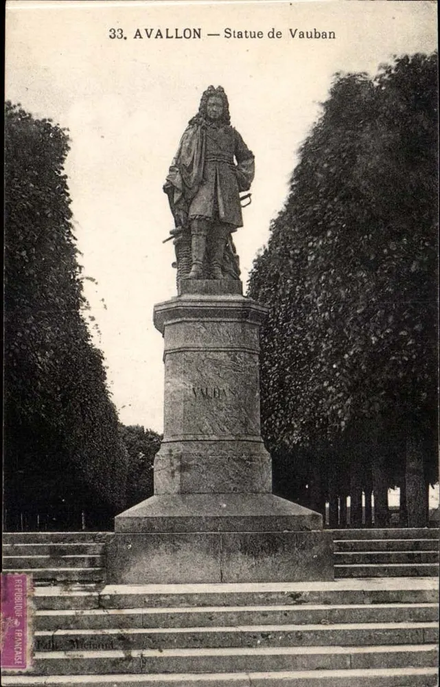 Avallon — Statua Vaubana — Ref. 33, wyd. Réfobolour-France - Awers