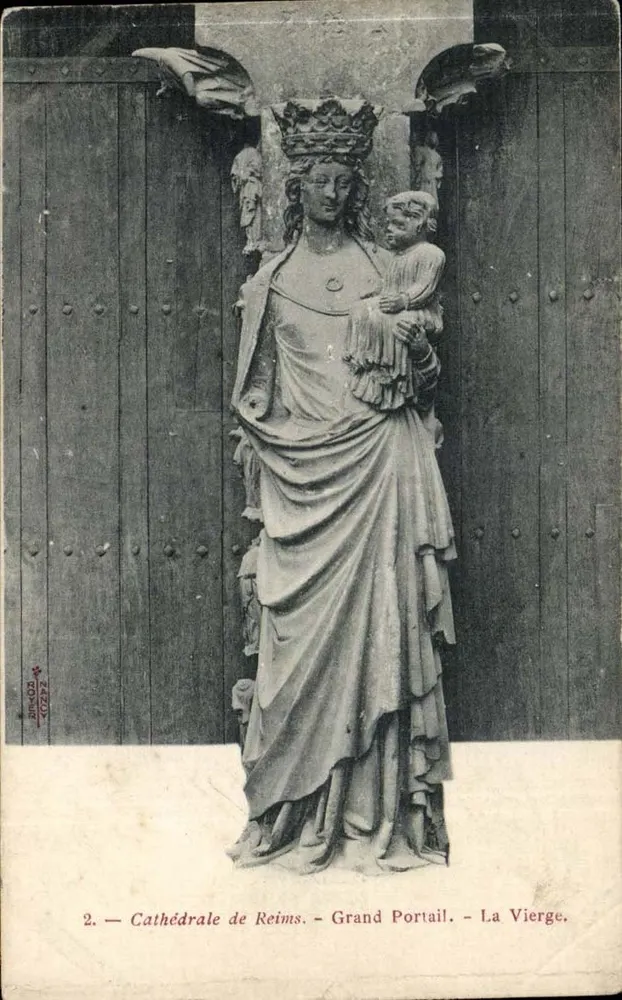 Kathedrale von Reims — Großer Portal — Die Jungfrau - Vorderseite