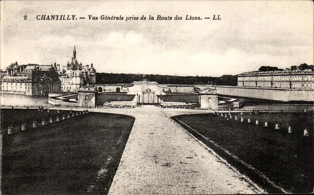 Chantilly — Allgemeiner Blick vom Route des Lions aus — LL - Vorderseite