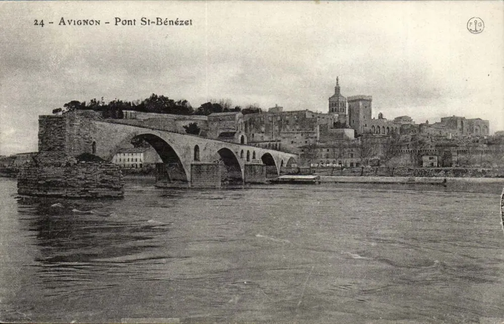 Avignon - Most św. Bénézeta — widok mostu częściowo zniszczonego nad Rhońskim, z miastem na tle — wydawca F.O.A. nr 24 - Awers