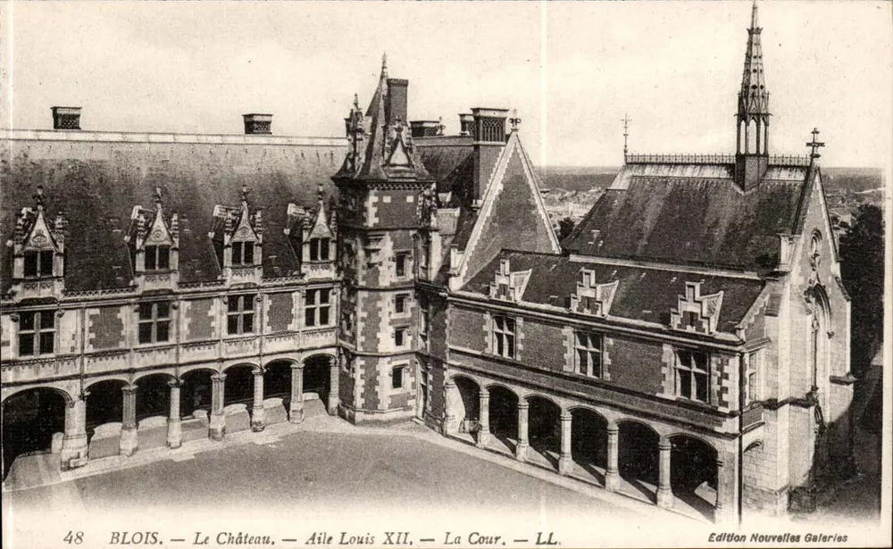 Blois — Das Schloss — Flügel Louis XII, Der Innenhof — Édition Nouvelles Galeries - Vorderseite