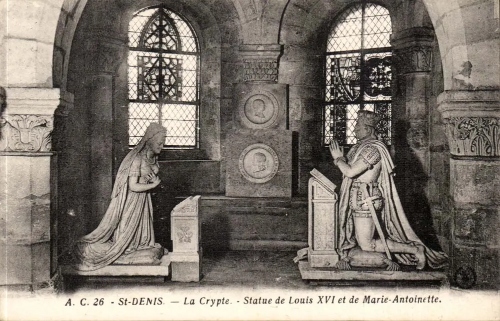 St-Denis — Die Krypta — Statue von Louis XVI und Marie-Antoinette — A. C. 26 - Vorderseite