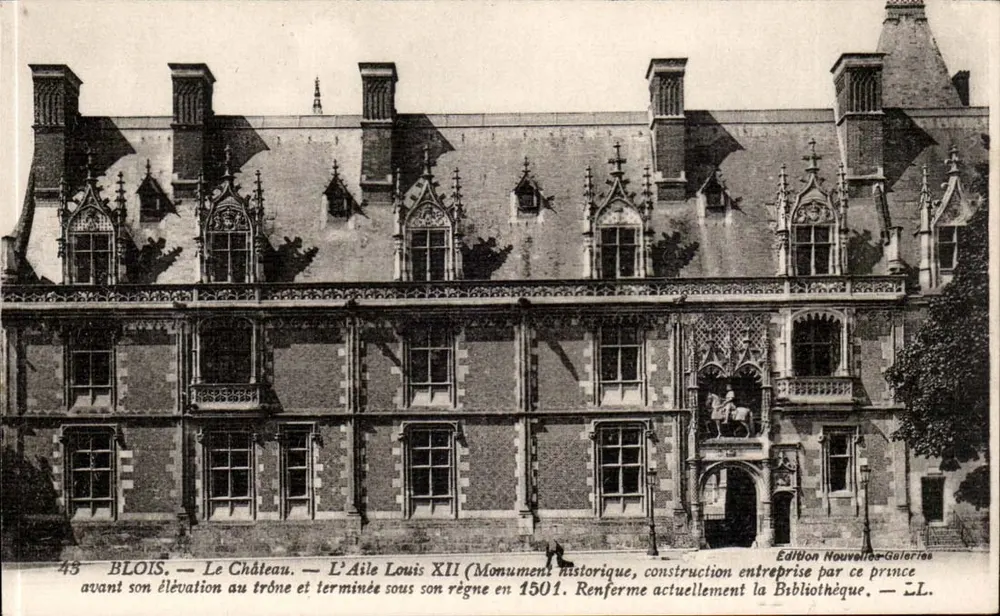 Blois — Das Schloss — Die Flügel Louis XII (Historisches Denkmal, Bau begonnen von diesem Prinzen vor seiner Thronbesteigung und 1501 unter seiner Herrschaft abgeschlossen. Enthält derzeit die Bibliothek.) — Édition Nouvelles Galeries — n°43 - Vorderseite