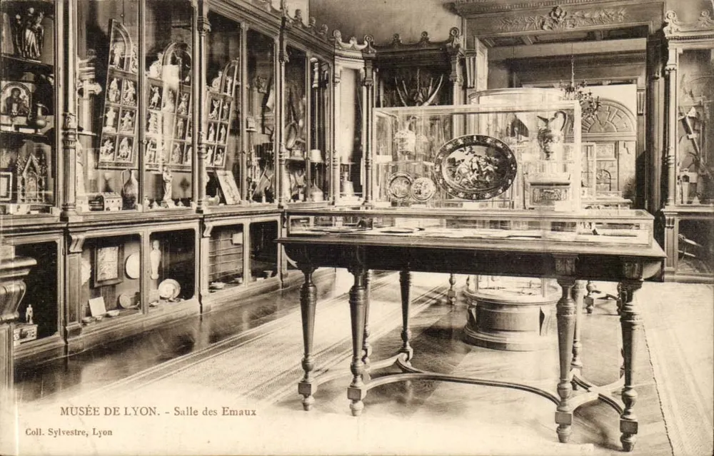 Museu de Lyon — Sala dos Esmaltes — Coleção Sylvestre, Lyon - Frente