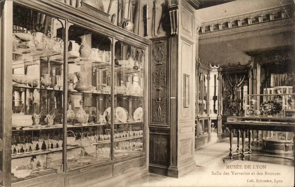 Musée de Lyon — Salle des Verreries et des Bronzes — Coll. Sylvestre, Lyon - Vorderseite