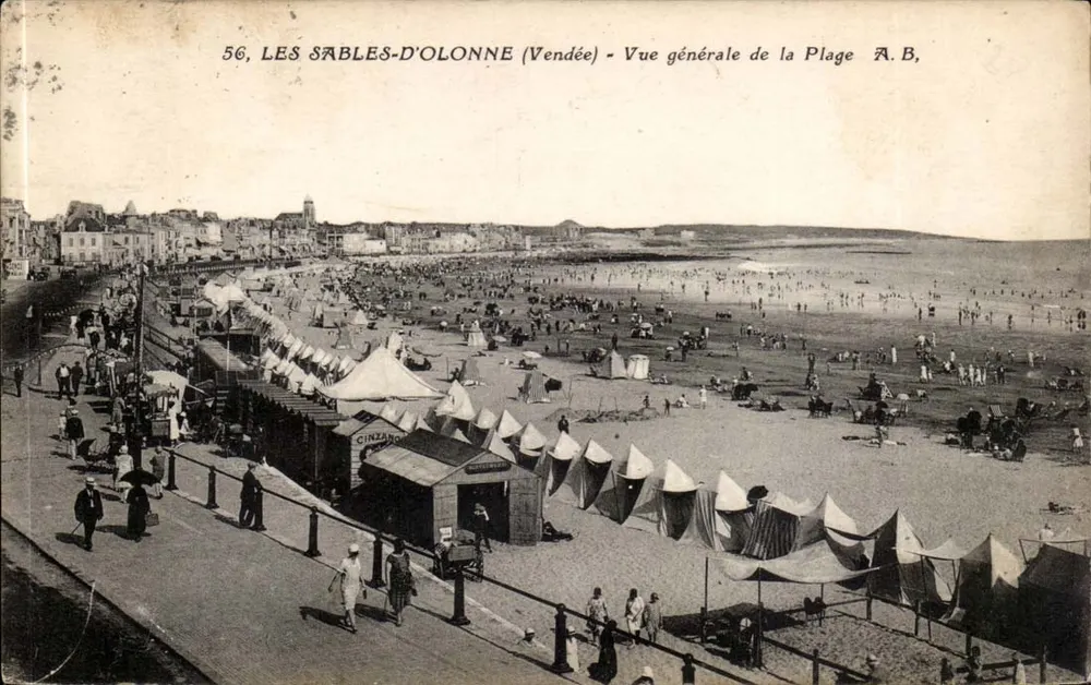 Les Sables-d'Olonne (Vendée) — Vista geral da Praia — A.B. - Frente