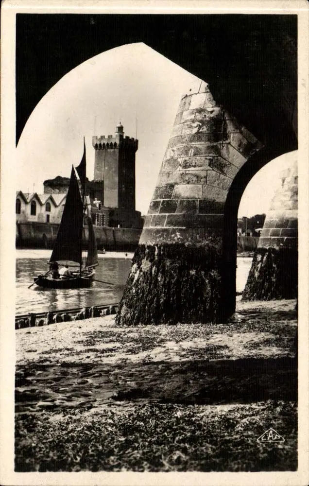 Les Sables-d'Olonne — As Arcadas da Jetée dos Sables — editor C.A.P. n°184 - Frente