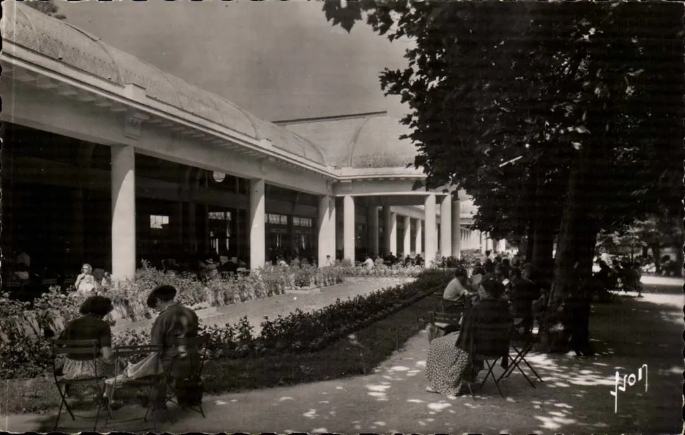 Vittel (Vosges) — Der Park und die Promenaden-Galerien des Thermalbetriebs — Kunstausgabe JON - Vorderseite