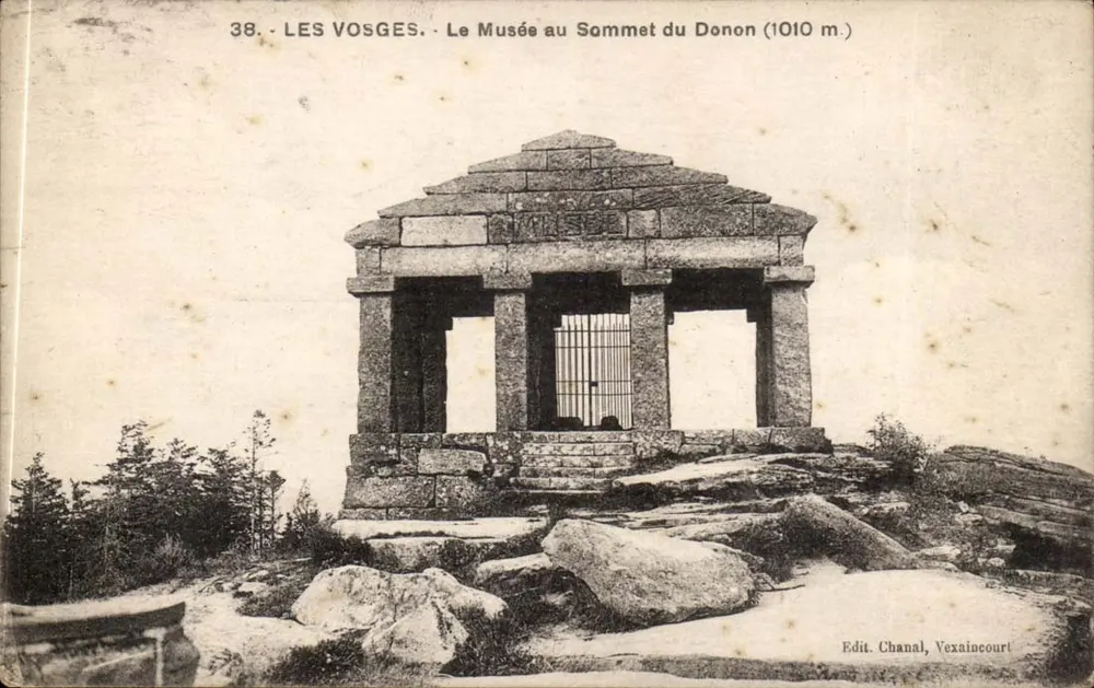 Die Vosges - Das Museum am Gipfel des Donon (1010 m) — Verlag Chanal, Vexaincourt - Vorderseite