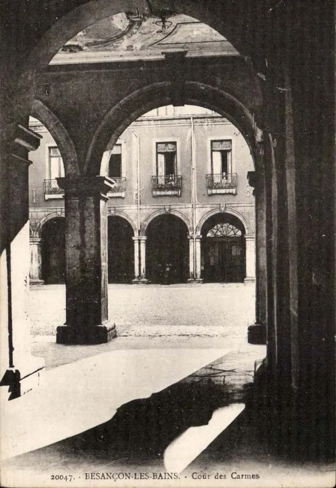 Besançon-les-Bains — Cour des Carmes — editor 'La Cigogne', n° 20047 - Frente