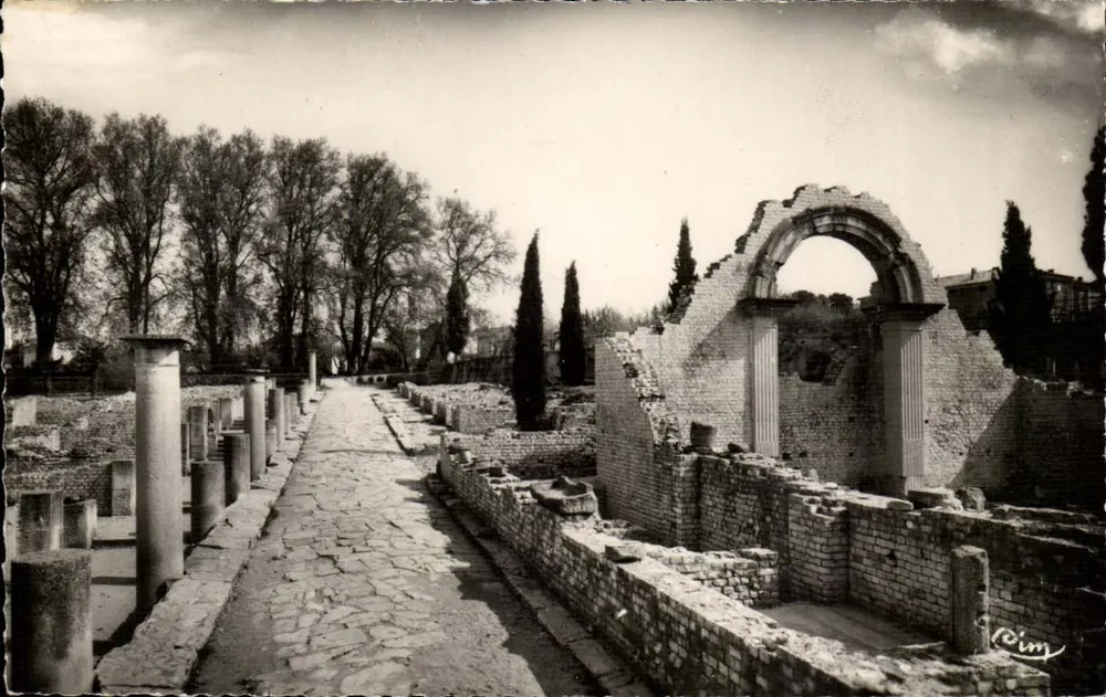 Vaison-la-Romaine — Antike Ruinen — Fotografie Verboten - Vorderseite