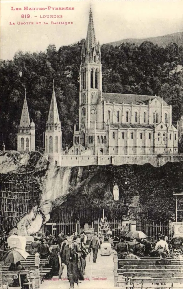 Lourdes — A Gruta e a Basílica — Editor Toulotype, Toulouse, n° 819 - Frente