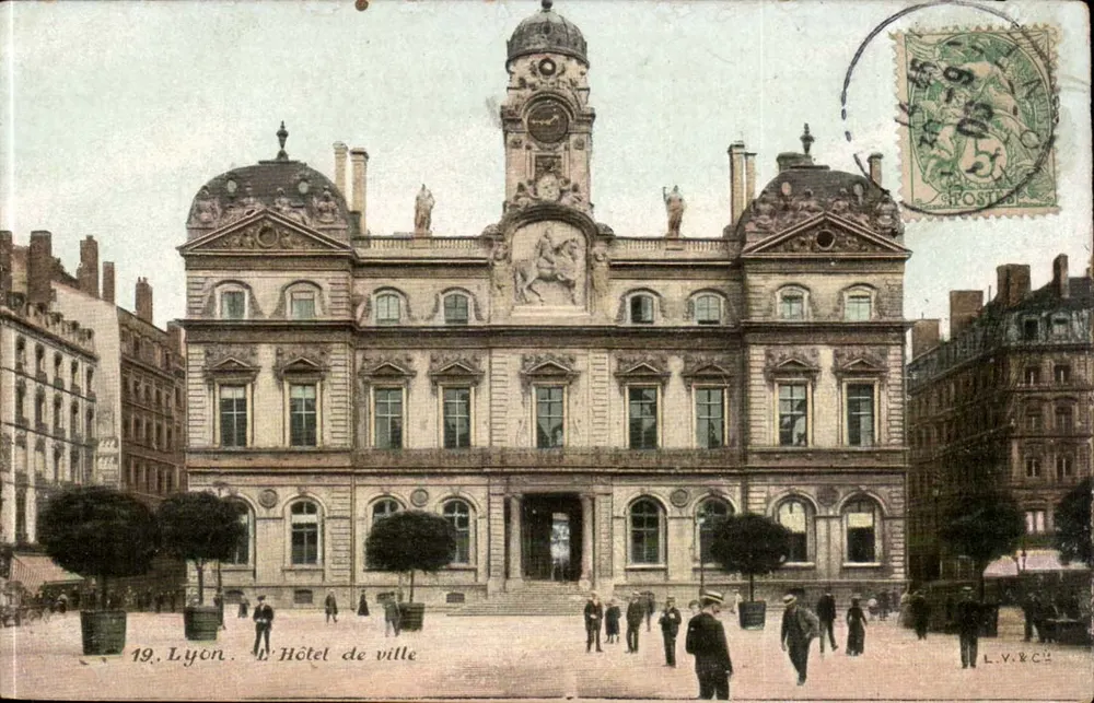 Lyon. O Hotel de Ville — editor L.V.&C°, n°19 - Frente