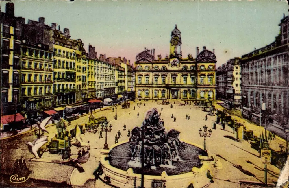 Praça dos Terreiros — Lyon (Rhone) — editor Cim - Frente