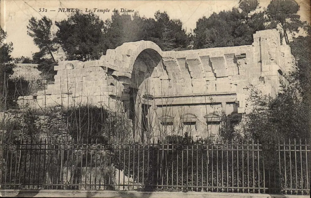 Nîmes - O Templo de Diane — editor desconhecido, n° de série 532 - Frente