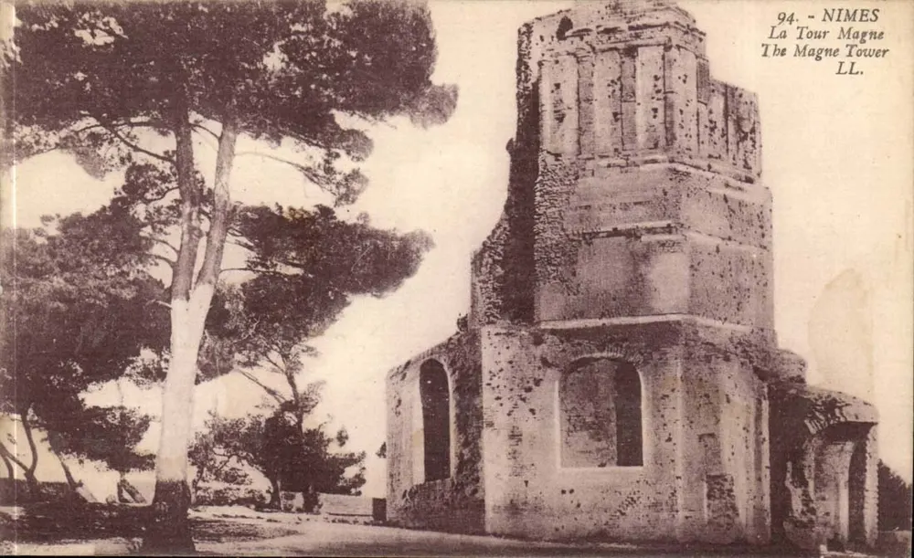 Nîmes — A Torre Magne — LL. n°94 - Frente