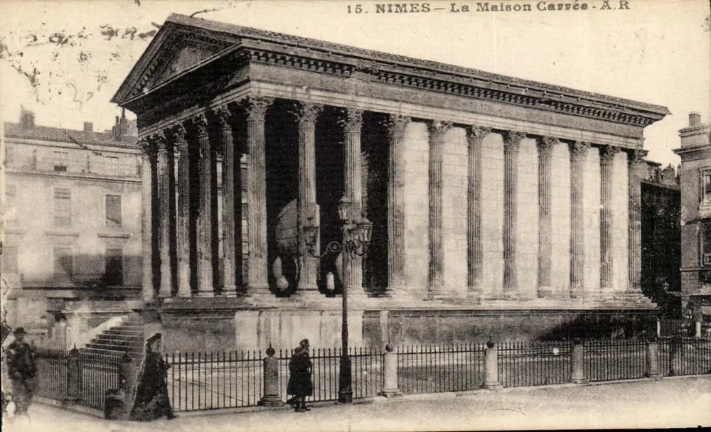 Nîmes — A Maison Carrée — A.R. n°15 - Frente