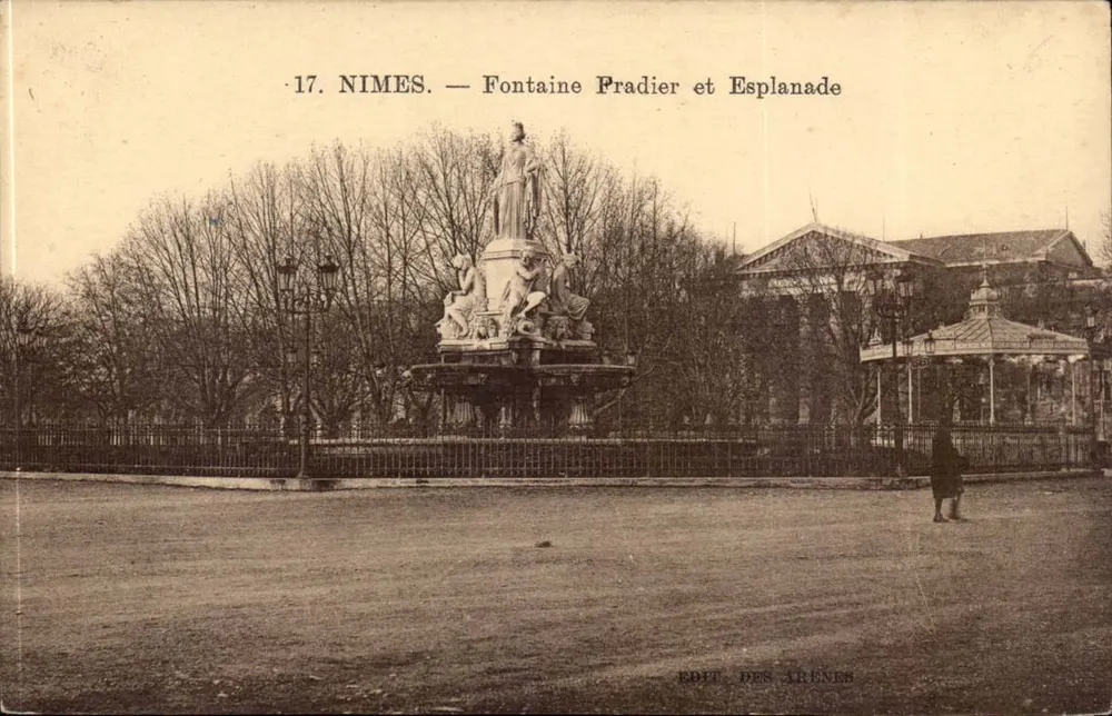 Nîmes — Fontaine Pradier e Esplanada — Edit. das Arenas - Frente