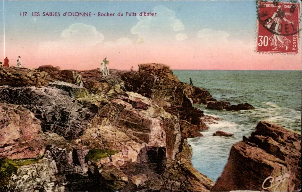 Les Sables d'Olonne - Rocher du Puits d'Enfer — Bilhete postal antigo n°117, editor C. des Arts Photomécaniques, Paris - Frente