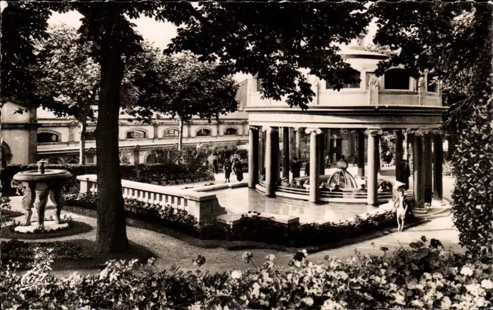 Royat - A Fonte Eugénie — Cité des Arts Photomécaniques, n°53 - Frente