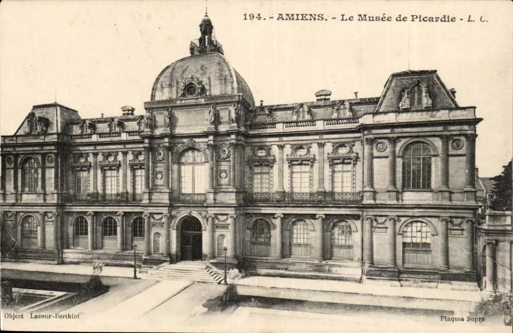 Amiens — O Museu da Picardia — L. C. - Frente