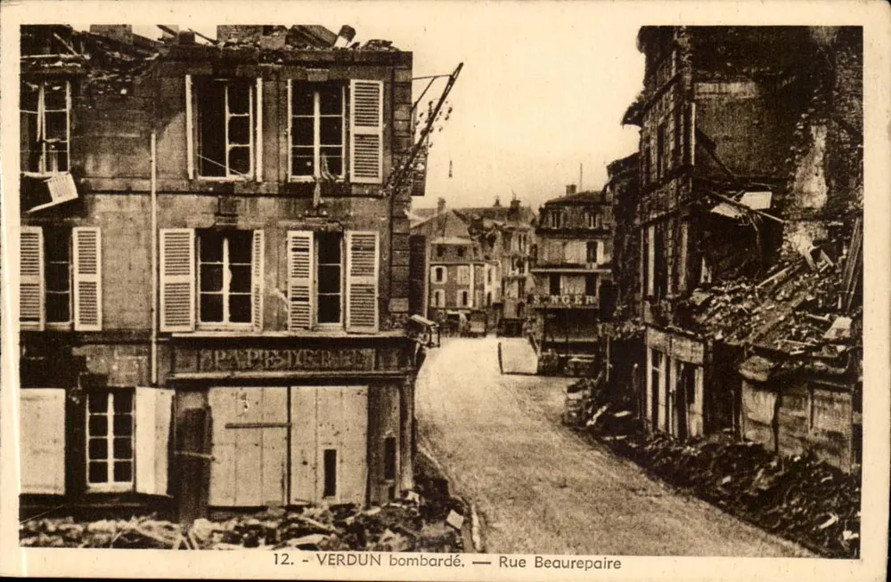 Verdun bombardeado — Rue Beaurepaire — n°12 - Frente