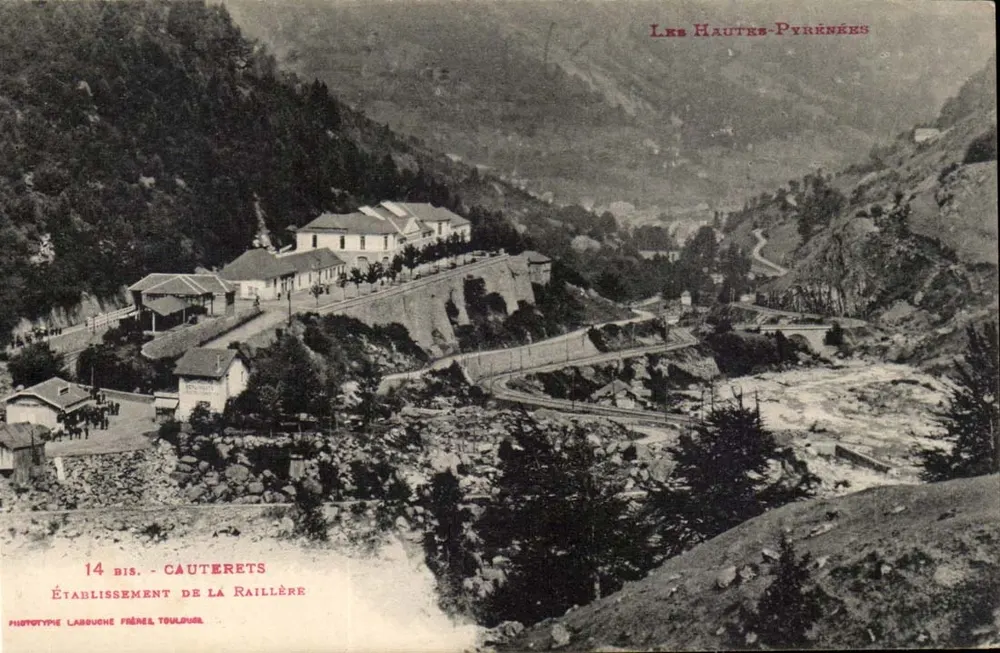 Cauterets - Estabelecimento de La Raillère — Les Hautes-Pyrénées — Phototype Labouche Frères, Toulouse - Frente