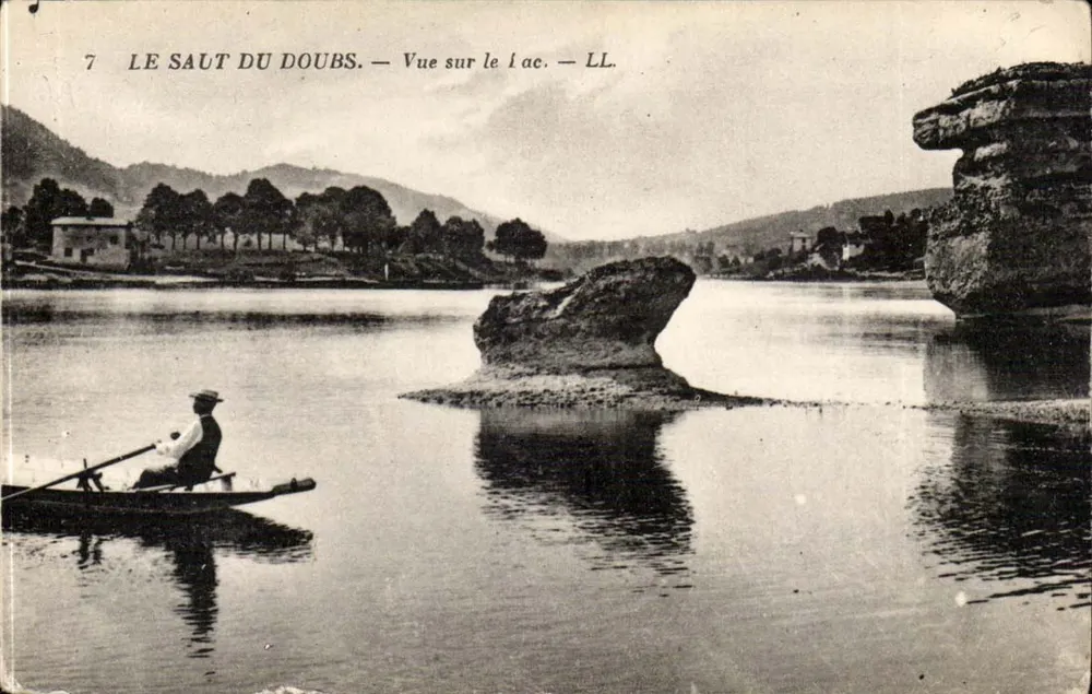 Le Salt do Doubs — Vista sobre o lago — LL. - Frente