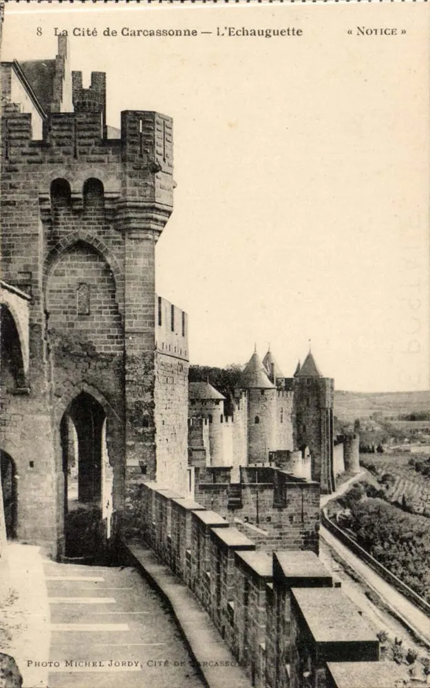 A Cidade de Carcassonne — L'Echauguette — Foto Michel Jordy - Frente