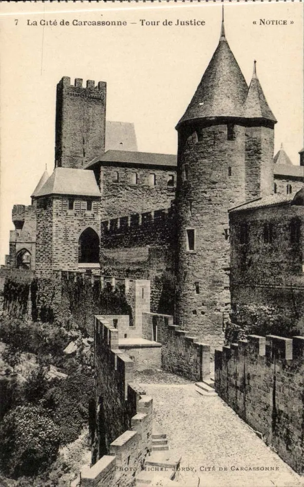 A Cidade de Carcassonne — Torre da Justiça — Foto Michel Jordy, Cité de Carcassonne - Frente