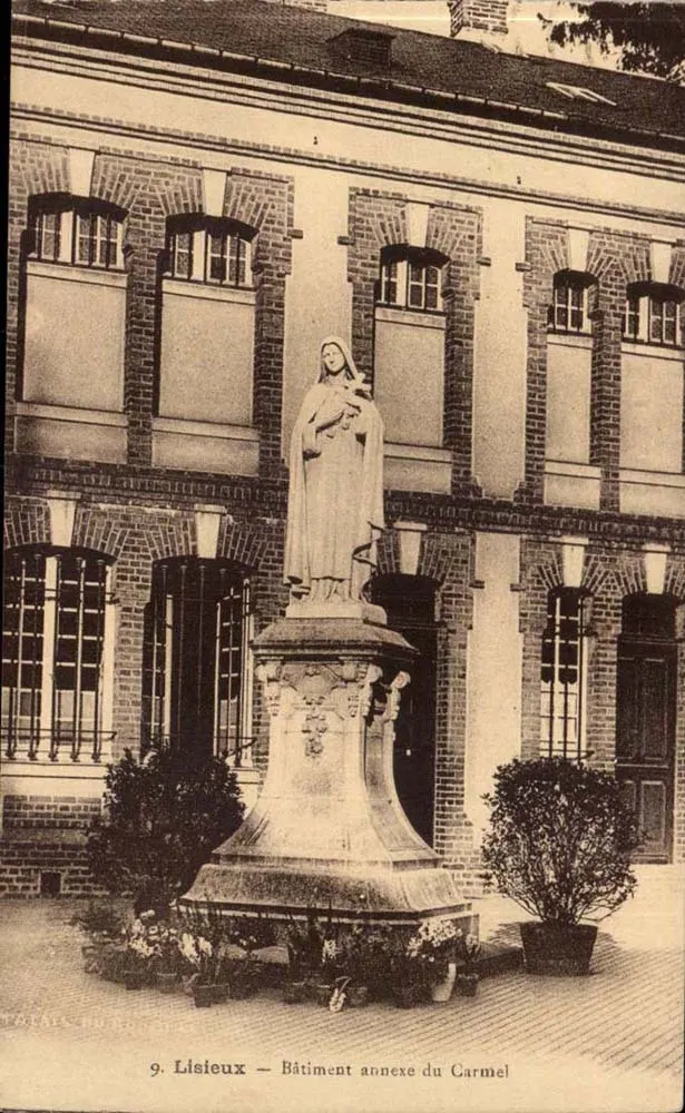 Lisieux — Edifício Anexo do Carmelo — Editor do Palácio do Réaire - Frente