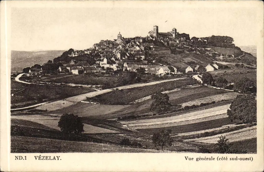 Vézelay — Vista geral (lado sudoeste) — ND.1 — Editor: Cie des Arts Photomécaniques - Strasbourg-Schiltigheim - Frente
