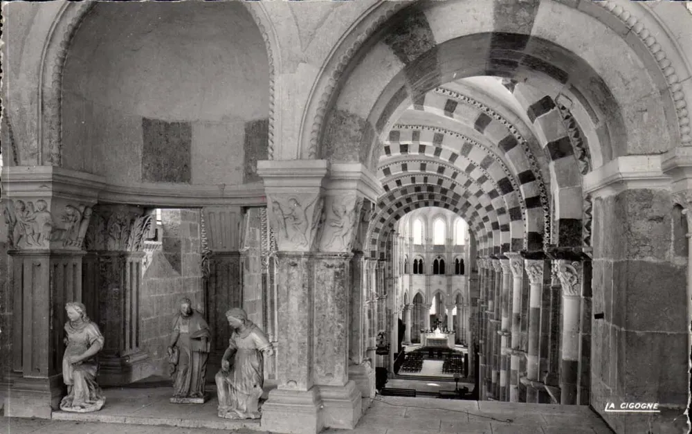 Basilique Ste-Madeleine - Blick auf die große Kirchenschiff - Éditions LA CIGOGNE - Vorderseite