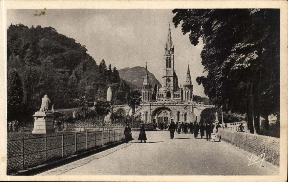 Lourdes — Die Basilika und die gekrönte Jungfrau — Edition Photo Quibault, Lourdes - Vorderseite