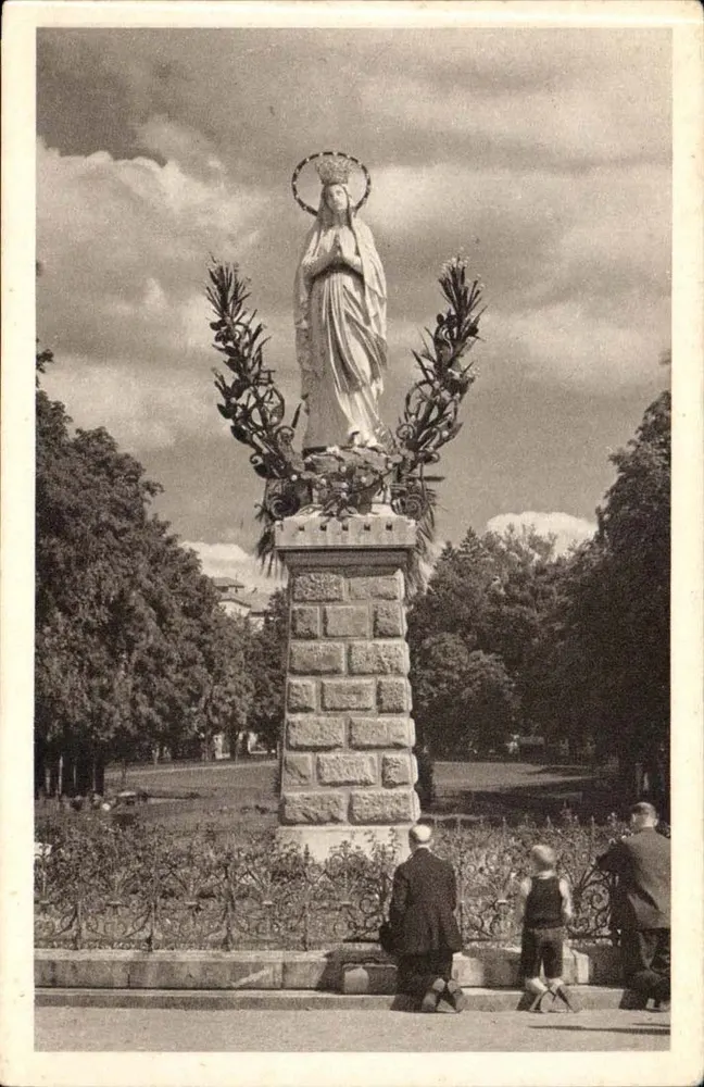Lourdes — De Gekroonde Maagd — Editeurs Palais du Rosaire - Voorkant