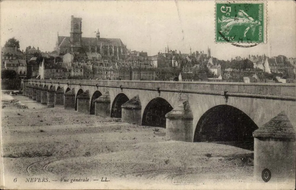 Nevers — Vista geral — LL. - Frente