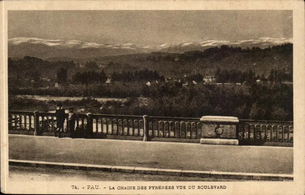 Pau - Die Pyrenäen von der Boulevardsseite gesehen — Héliogravure Labouche Frères, Toulouse, Nr. 74 - Vorderseite