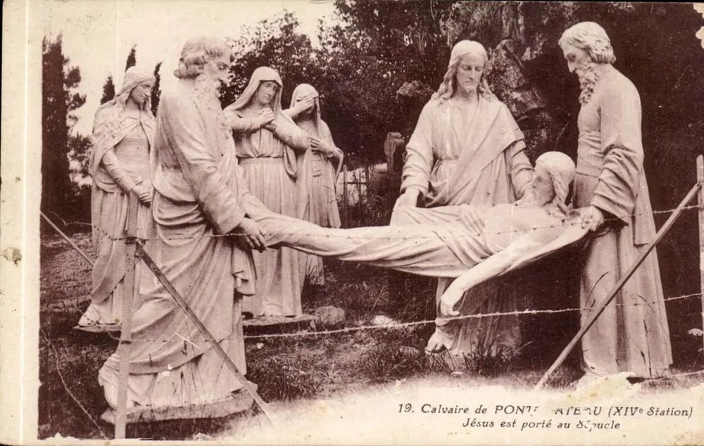 Calvarienberg von Pont-Aven — XIV. Station: Jesus wird zum Grab getragen — J. Nozais, Nantes - Vorderseite