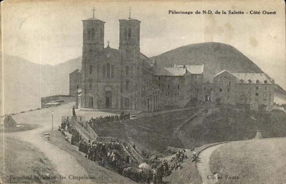 Pilgerung der Notre-Dame de la Salette - Westseite — Cliché Faure, exklusive Eigentum der Kaplanen - Vorderseite