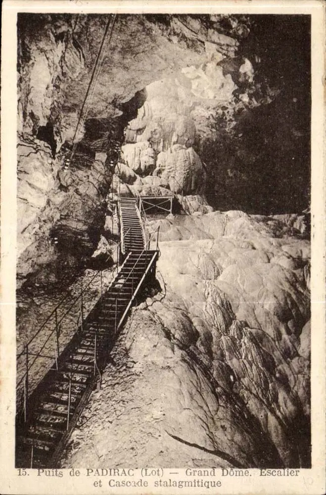 Puits de Padirac (Lot) — Grand Dôme, Escalier stalagmitique - Recto