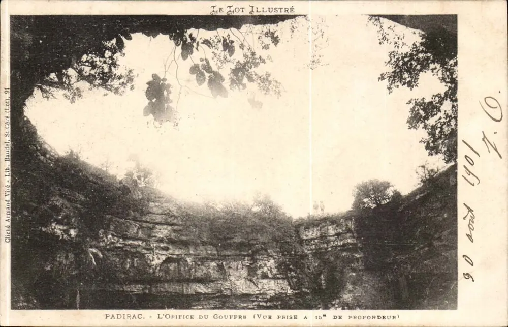Padirac - A Oficina do Abismo (Visão tirada a 15° de profundidade) — O Lote Ilustrado, editor Armand Vié, Lib. Baudel, St-Céza (Lote), n°91 - Frente