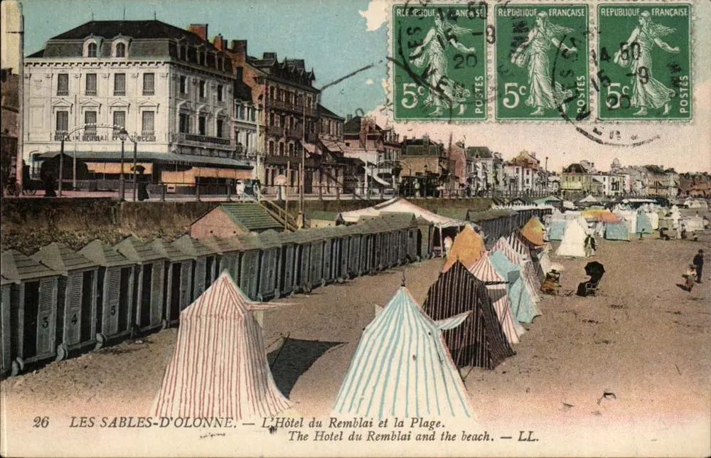 Les Sables-d'Olonne — Das Hotel du Remblai und der Strand — LL. - Vorderseite