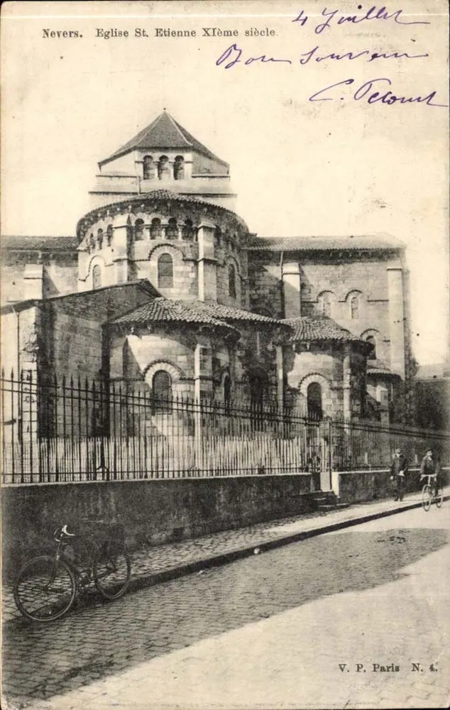 Nevers. Igreja de São Etienne Século X — V.P. Paris N. 4 - Frente