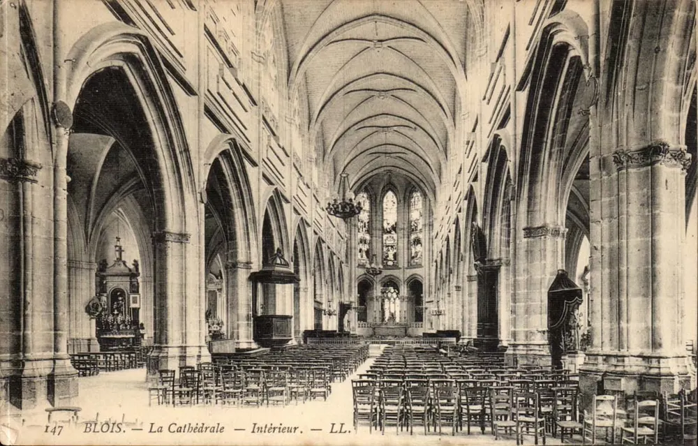 Blois — A Catedral — Interior — LL. — n° 147 - Frente