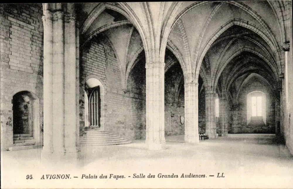 Avignon — Palais des Papes — Salle des Grandes Audiences — LL - Vorderseite